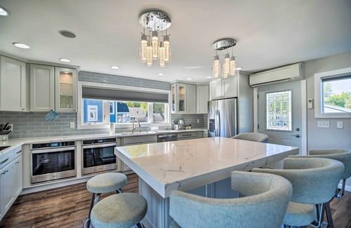 McHenry Casa | Home on Fox River: Modern Decor Style!