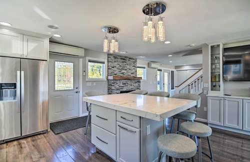 McHenry Casa | Home on Fox River: Modern Decor Style!
