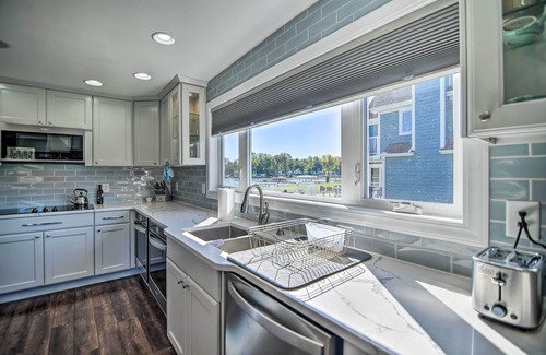 McHenry Casa | Home on Fox River: Modern Decor Style!