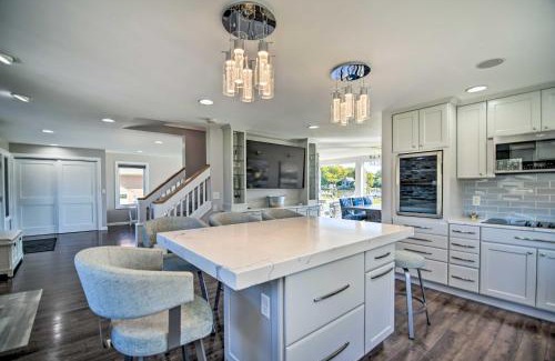 McHenry Casa | Home on Fox River Modern Decor Style!