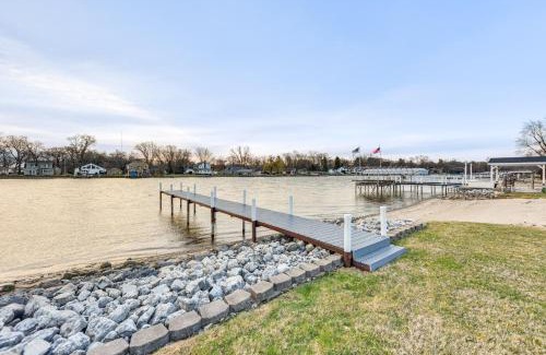 McHenry Casa | Home on Fox River Modern Decor Style!