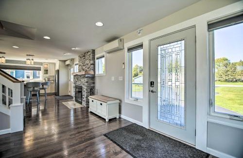 McHenry Casa | Home on Fox River Modern Decor Style!