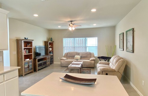 Liberty Hill Casa | Home on the Grange - Downtown Liberty Hill