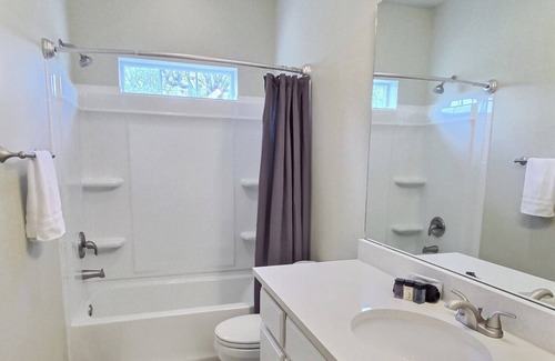 Liberty Hill Casa | Home on the Grange - Downtown Liberty Hill