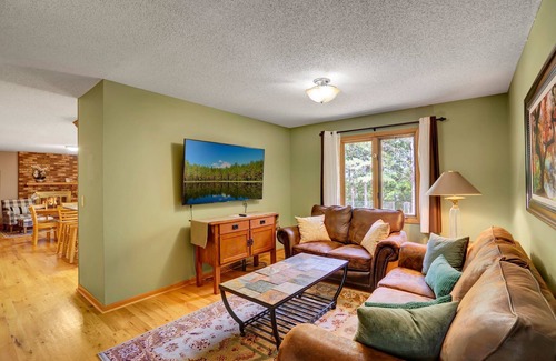 Woodbury Casa | 4 habitaciones en el lago Colby! Twin City Family & Group Getaway! Pasos del agua