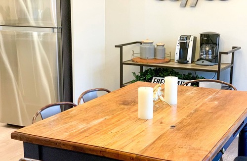 Durham Casa | Home Sleeps 10- Central to Airport, Duke & UNC, South Point Mall