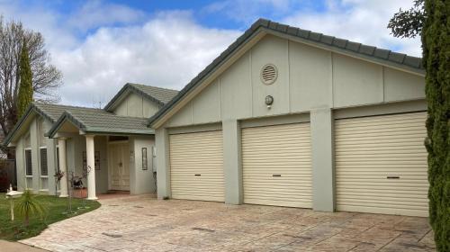 Swan Hill Casa | HOME STAY on HIGH Queen Bed -Private Home -Private Bathroom
