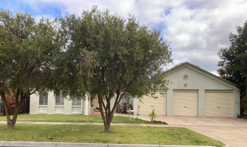 Swan Hill Casa | HOME STAY on HIGH Queen Bed -Private Home -Private Bathroom