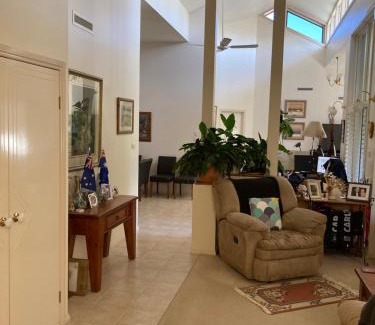 Swan Hill Casa | HOME STAY on HIGH Queen Bed -Private Home -Private Bathroom