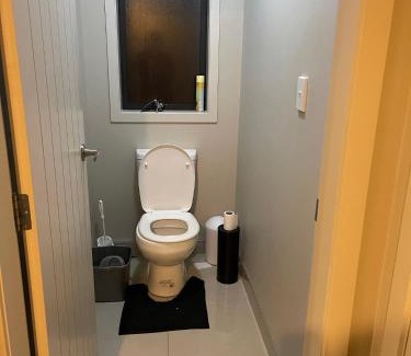 Hamilton Casa | Home Stay Queen Bed Room 1