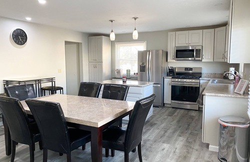 Erie Casa | Home Suite Home- Charming 3 BR 2B Home, Located in Erie- Presque Isle 1 Mile