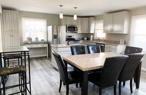 Erie Casa | Home Suite Home- Charming 3 BR 2B Home, Located in Erie- Presque Isle 1 Mile