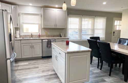 Erie Casa | Home Suite Home- Charming 3 BR 2B Home, Located in Erie- Presque Isle 1 Mile