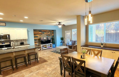 Turlock Casa | Home Sweet Home - Spacious Modern Home in Turlock