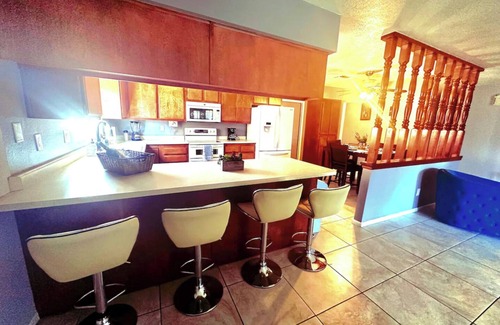 Sunrise Manor Casa | Home Sweet Home with 8bds, 8 mins from Freemont St