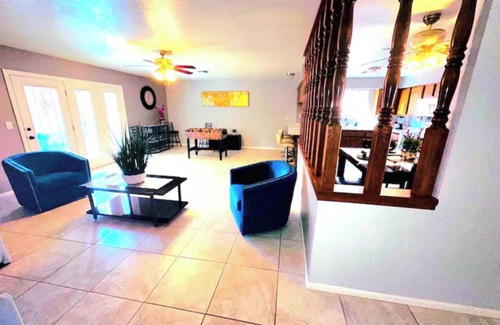 Sunrise Manor Casa | Home Sweet Home with 8bds, 8 mins from Freemont St