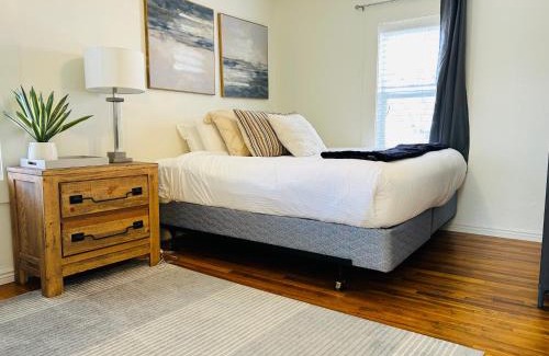 South Boise Village Casa | Home Sweet Idahome, feels like home with all the decor you wish you could afford King bed in master, fully fenced dog friendly yard, a few blocks from BSU and downtown Boise, Your perfect stay!