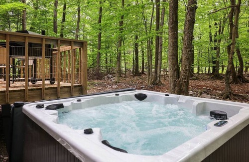 Tobyhanna Casa | Home Sweet Poconos! 4bd with fire pit, hot tub, and game room! Sleeps 13.