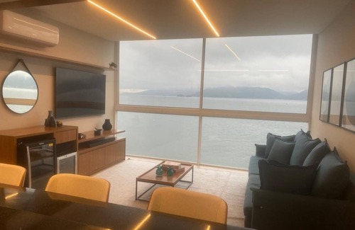 Mambucaba Apartamento | Home Sweet Sea. Beachfront Retreat: Luxury, Comfort and Exclusive SPA