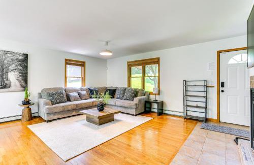 Circleville Casa | Home Theater and Game Room Home in Glen Wild!