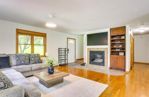 Circleville Casa | Home Theater and Game Room Home in Glen Wild!
