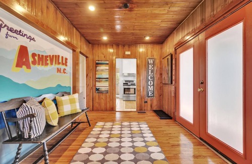Arden Casa | Home + Tiny Home 15 mins to Asheville! Firepit-Hot tub-Dog Friendly-Games Galore