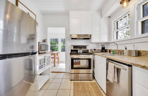 Arden Casa | Home + Tiny Home 15 mins to Asheville! Firepit-Hot tub-Dog Friendly-Games Galore