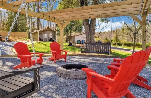 Arden Casa | Home + Tiny Home 15 mins to Asheville! Firepit-Hot tub-Dog Friendly-Games Galore