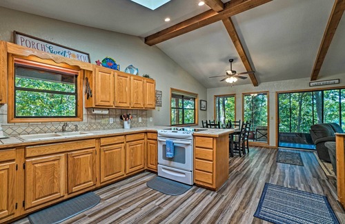Arrow Point Casa | ¡NUEVO! Inicio w / Gran cubierta en Table Rock Lake!