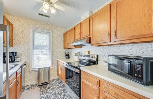 Winston - Salem Casa | Home w/ Large Yard: 6 Mi to Dtwn Winston-Salem!