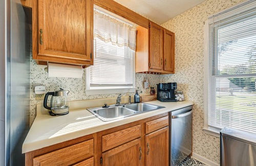 Winston - Salem Casa | Home w/ Large Yard: 6 Mi to Dtwn Winston-Salem!