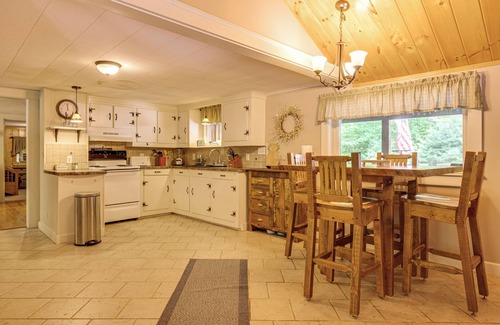 Plymouth Casa | Home w/ Outdoor Entertainment Area in Ashland!