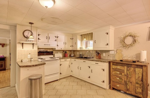 Plymouth Casa | Home w/ Outdoor Entertainment Area in Ashland!