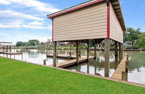 Cedar Lane Casa | Home w/ Private Fishing Pier/lift, Screen Porch