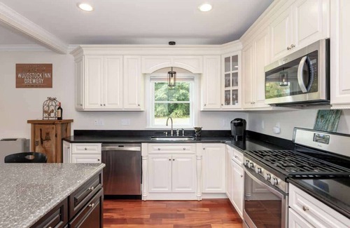 North Woodstock Casa | Home Walking Distance to Woodstock & Ice Castles