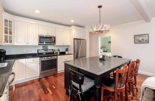 North Woodstock Casa | Home Walking Distance to Woodstock & Ice Castles