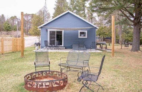 Coloma Casa | Home with access to Pleasant Lake