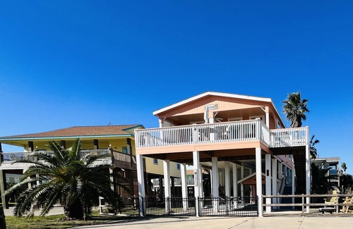 Crystal Beach Casa | Home with beach view from front porch, only two minute walk to beach. Very Nice!