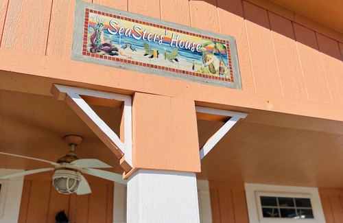 Crystal Beach Casa | Home with beach view from front porch, only two minute walk to beach. Very Nice!