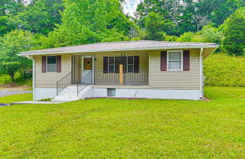 Bluewell Casa | Home with Bunkroom 2 Mi to Hatfield and McCoy Trail