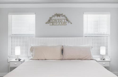 West Meadowbrook Casa | Home with Casita 5min Downtown and Karaoke plus Event Space