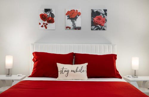 West Meadowbrook Casa | Home with Casita 5min Downtown and Karaoke plus Event Space