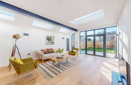Harlesden Casa | Home with Free Parking & Garden - 8min to tube