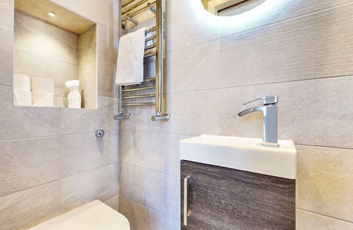 Harlesden Casa | Home with Free Parking & Garden - 8min to tube
