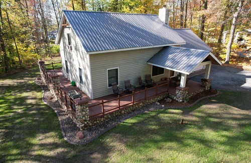 Amery Casa | Home with Lake Access and 2023 Tri-toon available to rent