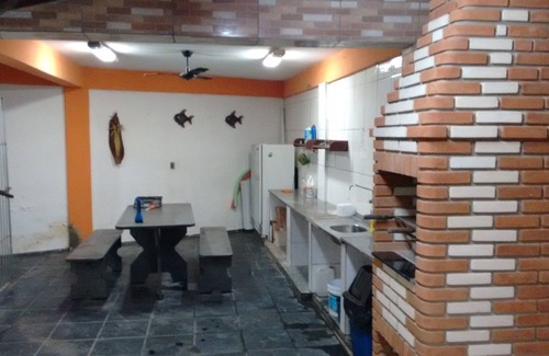Mongagua Casa | Inicio con piscina y sala de juegos, espacioso y cómodo, cerca de la playa.