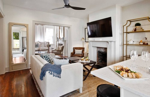 Savannah Victorian District Casa | Home with Private Hot Tub | Victorian District
