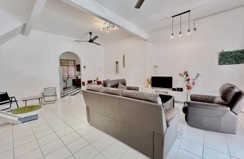 Central Seberang Perai Casa | Home10#6pax#Netflix#NearAeonAlma&Lotus#BM#