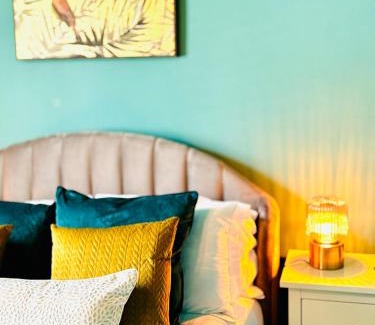 South Charlton Casa | HomeDecor Cottages - Castle Walk House