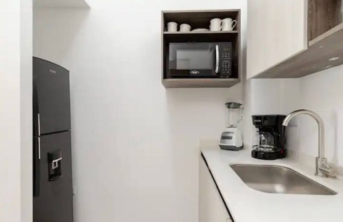 Patio Bonito Apartamento | Homelike Studio in Poblado A/C